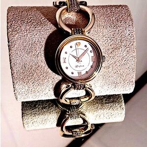 New with tag  BRIGHTON CRYSTAL COVE. Quartz silver. Gold accents